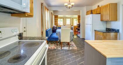 < 1 Mi to Coquille River: Cottage w/ Private Yard!