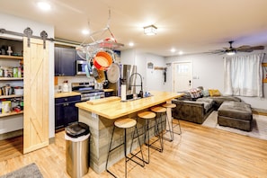 House (3 Bedrooms) | Interior
