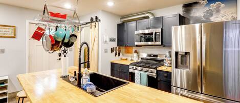 House (3 Bedrooms) | Interior