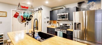 Walk to Dtwn: Dog-friendly Retreat in Fairbanks!