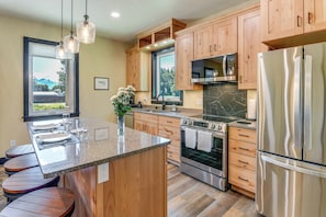 House (1 Bedroom) | Interior - 2 Mi to Dtwn Palmer: Custom Valley Home w/ Garage (Palmer)