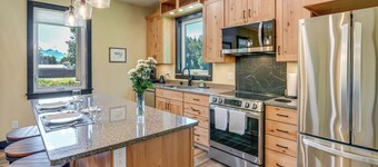 2 Mi to Dtwn Palmer: Custom Valley Home w/ Garage