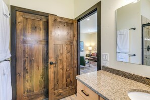 Interior - 2 Mi to Dtwn Palmer: Custom Valley Home w/ Garage (Palmer)