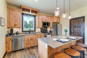 Interior - 2 Mi to Dtwn Palmer: Custom Valley Home w/ Garage (Palmer)