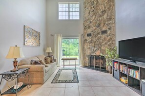 Apartment (2 Bedrooms) | Interior - Norcross Townhome ~ 18 Mi to Dtwn Atlanta! (Norcross)