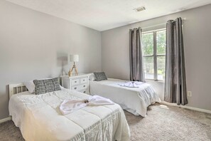 Interior - Norcross Townhome ~ 18 Mi to Dtwn Atlanta! (Norcross)