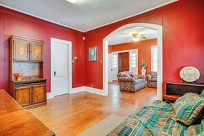 House (2 Bedrooms) | Interior