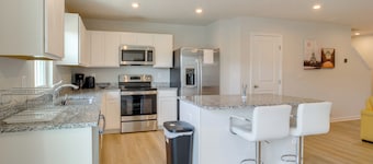 Modern Townhome w/ Patio 7 Mi to Dtwn Cartersville