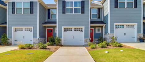 Apartment (3 Bedrooms) | Front of property