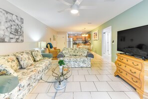 Interior - 4 Mi to Siesta Key Beach: Condo w/ Pool Access (Sarasota)