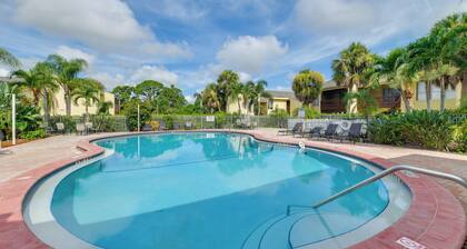 4 Mi to Siesta Key Beach: Condo w/ Pool Access