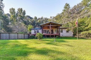Interior - Pool & Deck: Pond-view Getaway in Newnan! (Newnan)
