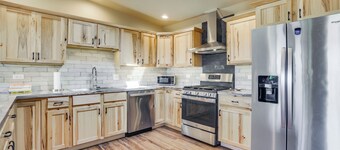 Yak Ranch w/ Mountain Views, Near Wellington!