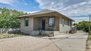 House (3 Bedrooms) | Front of property