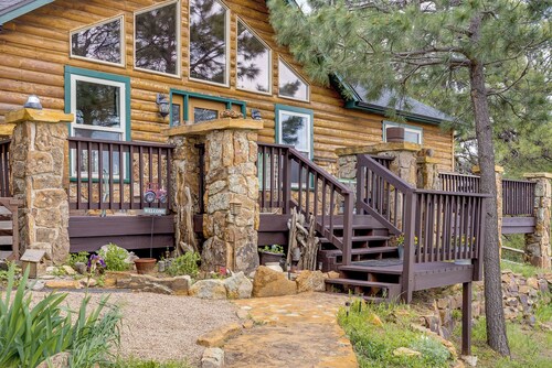Peaceful Colorado Ranch Retreat w/ Deck & Acreage