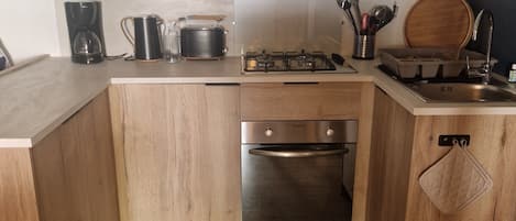 Four Ă micro-ondes, un four, surface de cuisson