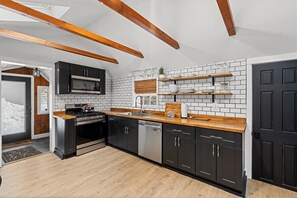 Micro-ondes, plaque de cuisson, lave-vaisselle