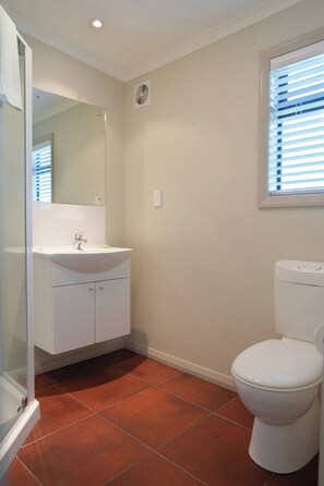 淋浴设施、吹风机、毛巾