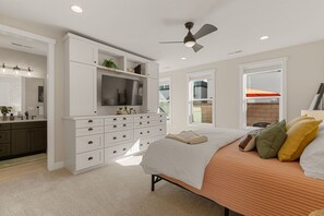 5 bedrooms, desk, iron/ironing board, travel crib - Southwest Manor: Desert Color Lagoon + Beaches (St. George)