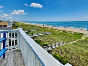 Property grounds - Octopus's Garden | Oceanfront Retreat w/ Elevator + Beach Access (Carolina Beach)