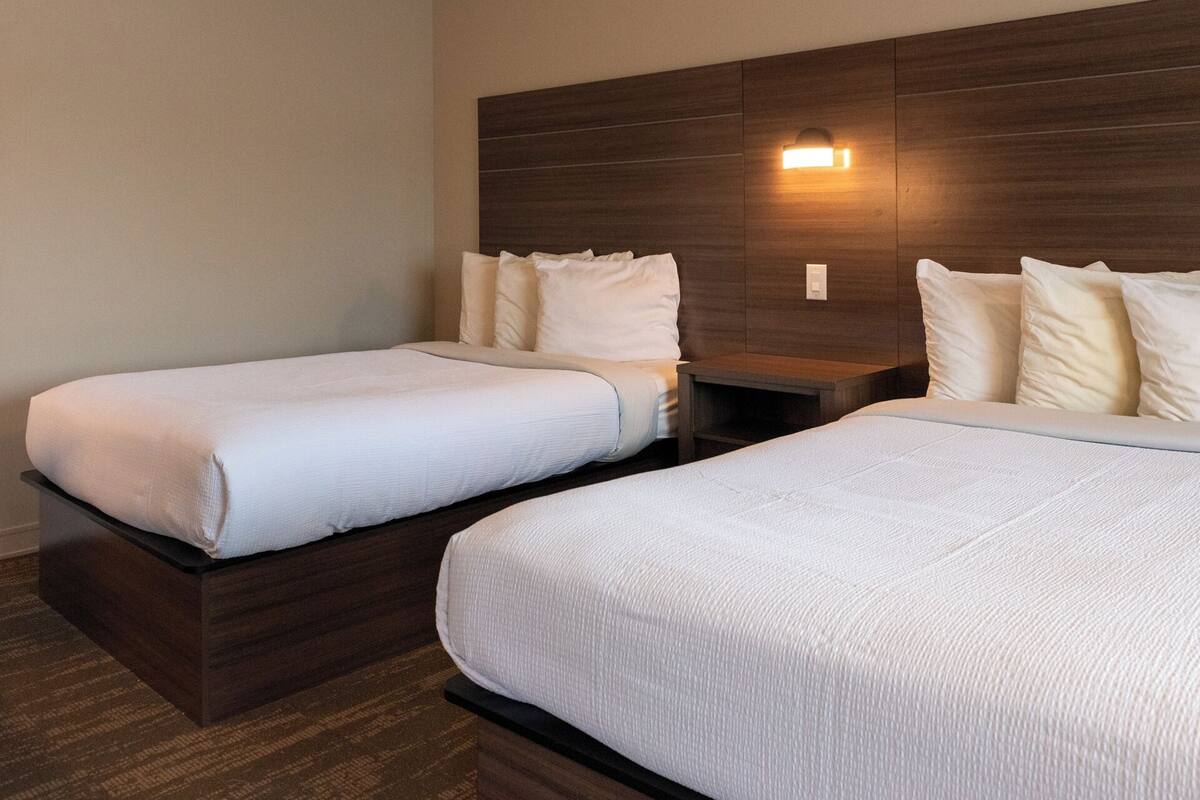 Desk, laptop workspace, WiFi (free), bed sheets