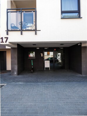 Front of property - RentPlanet - Apartament Górczyńska (Poznań)