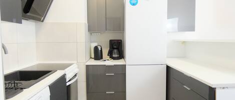 Appartement classique, balcon | Cuisinette privée | CafetiÚre-théiÚre, bouilloire électrique