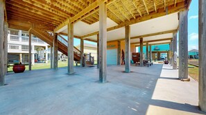 Terrace/patio - Bigfoot's Beach Bungalow (Bolivar Peninsula)