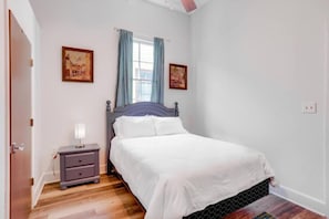 2 chambres, fer et planche à repasser, Wi-Fi, draps fournis
