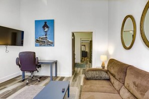 TV - Charming 2-bedroom apartment in Historically Fabulous New Orleans Bywater (New Orleans)