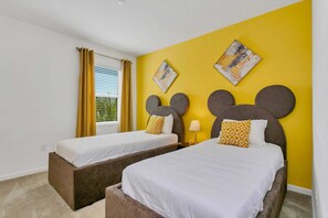 6 bedrooms, iron/ironing board, WiFi, bed sheets
