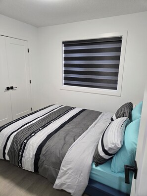 2 bedrooms, iron/ironing board, WiFi