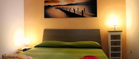 1 dormitori i roba de llit