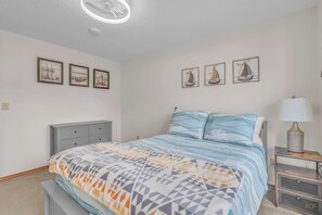 3 bedrooms, desk, free WiFi, bed sheets