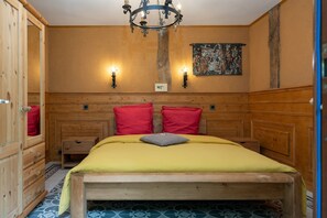 1 bedroom, iron/ironing board, WiFi, bed sheets - Bed and Breakfast 'Galaad' with Shared Terrace, Shared Garden and Wi-Fi (Pluvigner)