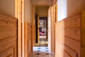 Interior - Bed and Breakfast 'Galaad' with Shared Terrace, Shared Garden and Wi-Fi (Pluvigner)