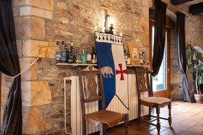 Interior - Bed and Breakfast 'Perceval' with Shared Terrace, Shared Garden and Wi-Fi (Pluvigner)