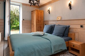 1 bedroom, iron/ironing board, WiFi, bed sheets - Bed and Breakfast 'Perceval' with Shared Terrace, Shared Garden and Wi-Fi (Pluvigner)