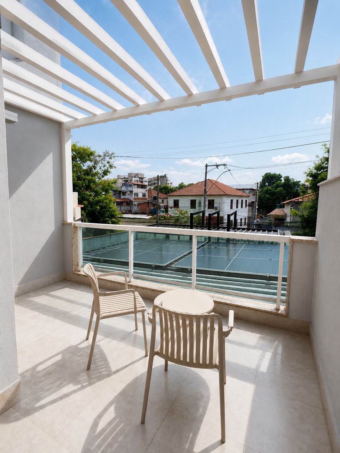 Quarto triplo superior, vista para a cidade | Vista do quarto