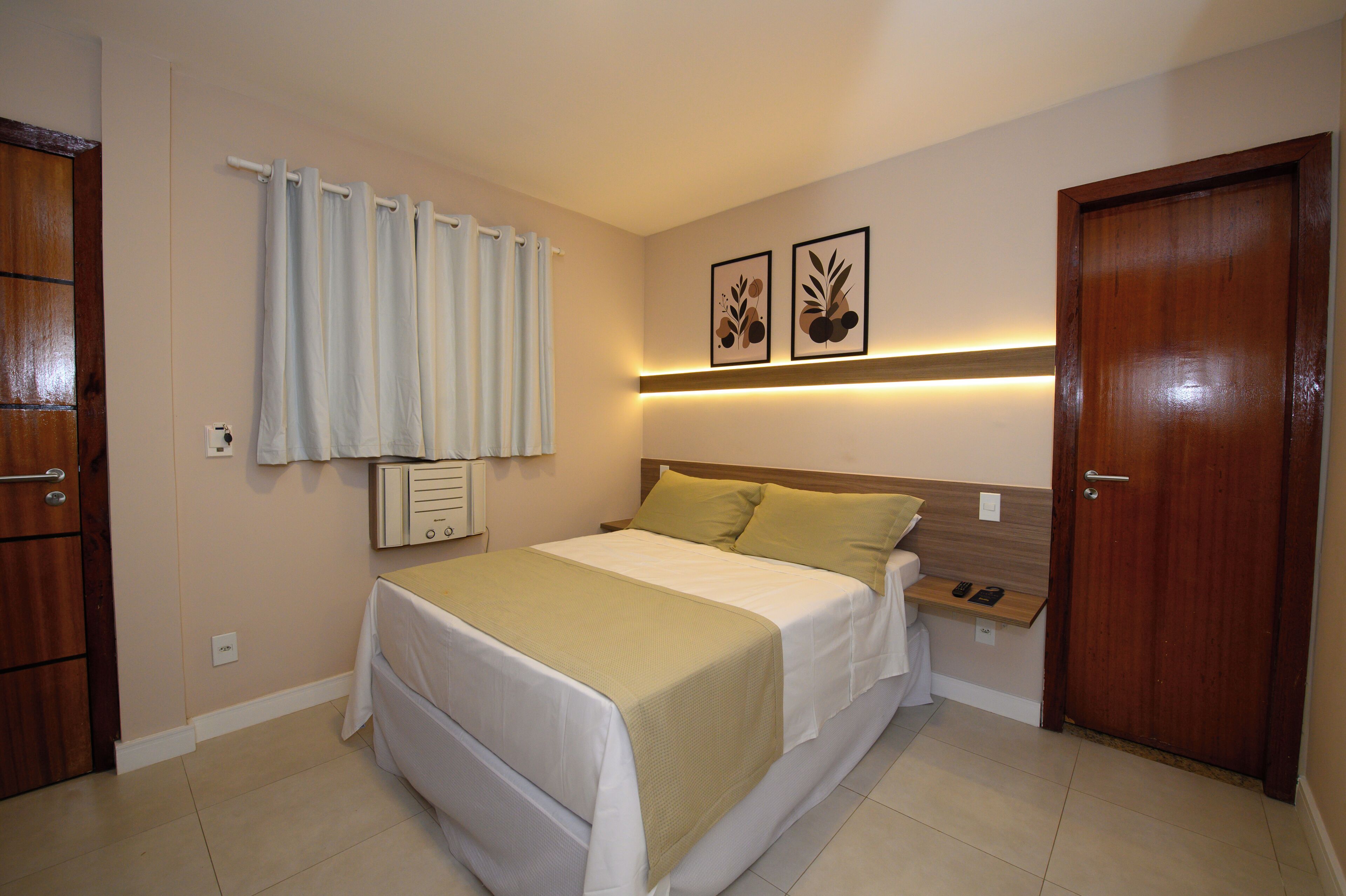 Standard Double Room | Laptop workspace, free WiFi