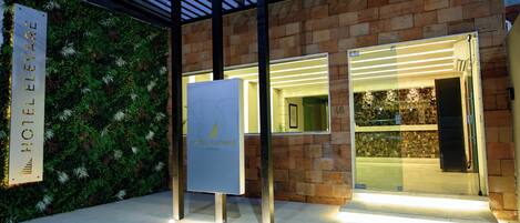 Façade de l’hébergement - soirée/nuit