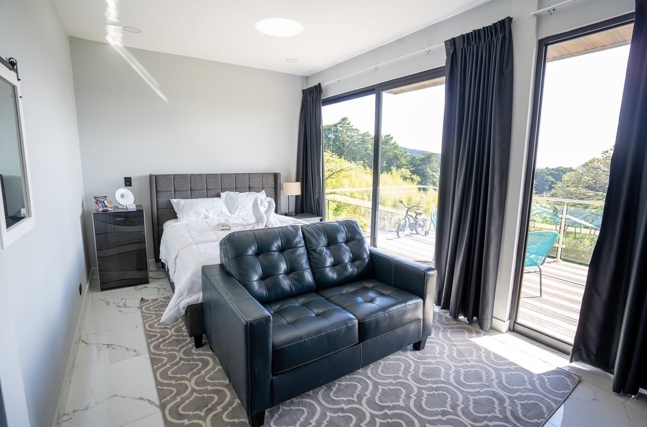 9 bedrooms, iron/ironing board, WiFi, bed sheets