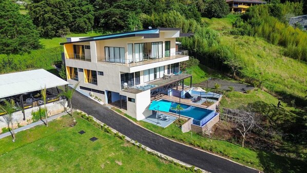 Exterior - Spacious building in wonderful Heredia with fitness room. Jacuzzi pool tennis c (Heredia)