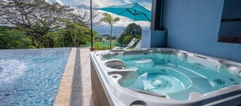 Spacious building in wonderful Heredia with fitness room. Jacuzzi pool tennis c
