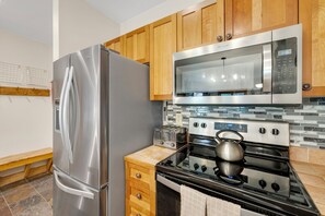 Microwave, stovetop, dishwasher, coffee/tea maker