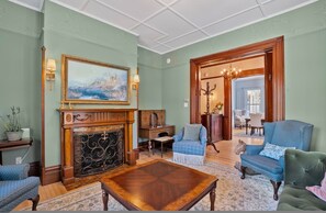 House | 7 bedrooms - Historic Estate - Group Gatherings Retreats (Wolfville)