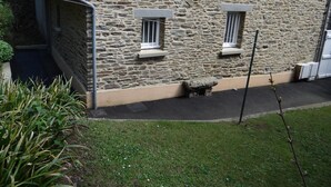 A stone building with two windows, a small bench, and a narrow pathway. - House for 9 People, Cancale Port (Cancale)