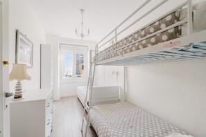 3 bedrooms, iron/ironing board, bed sheets - House for 9 People, Cancale Port (Cancale)