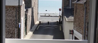 House for 9 People, Cancale Port