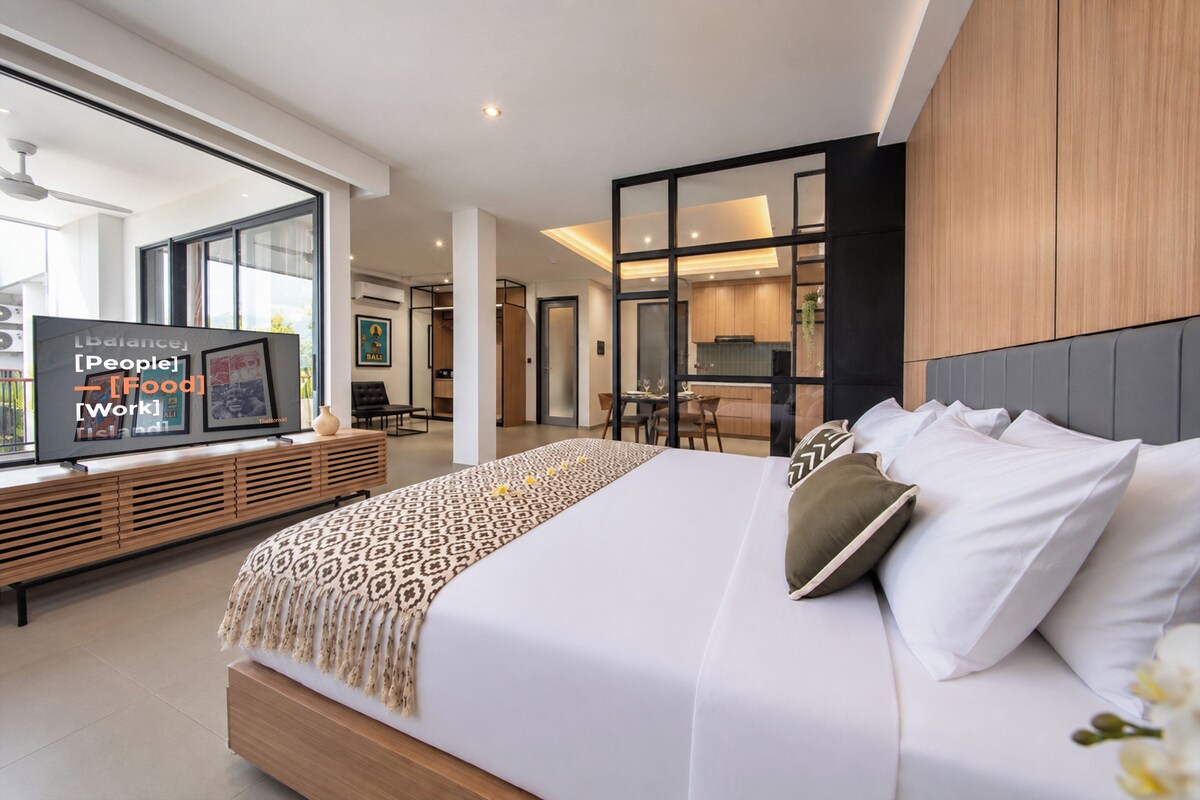 Nomad Apartmen | Minibar, desk, iron/ironing board (on request), WiFi (free)